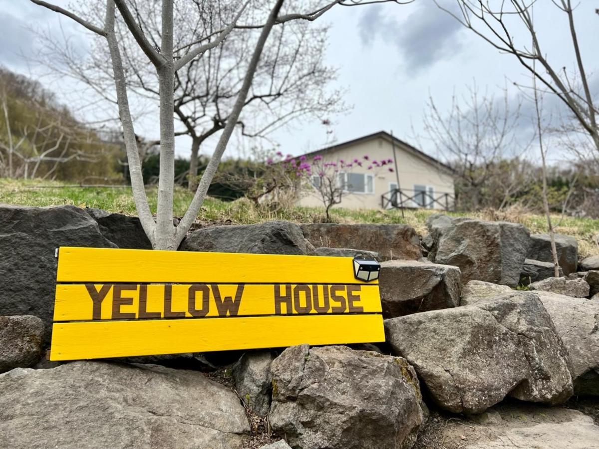 Yellow House By Lake Toya Toyako Eksteriør bilde